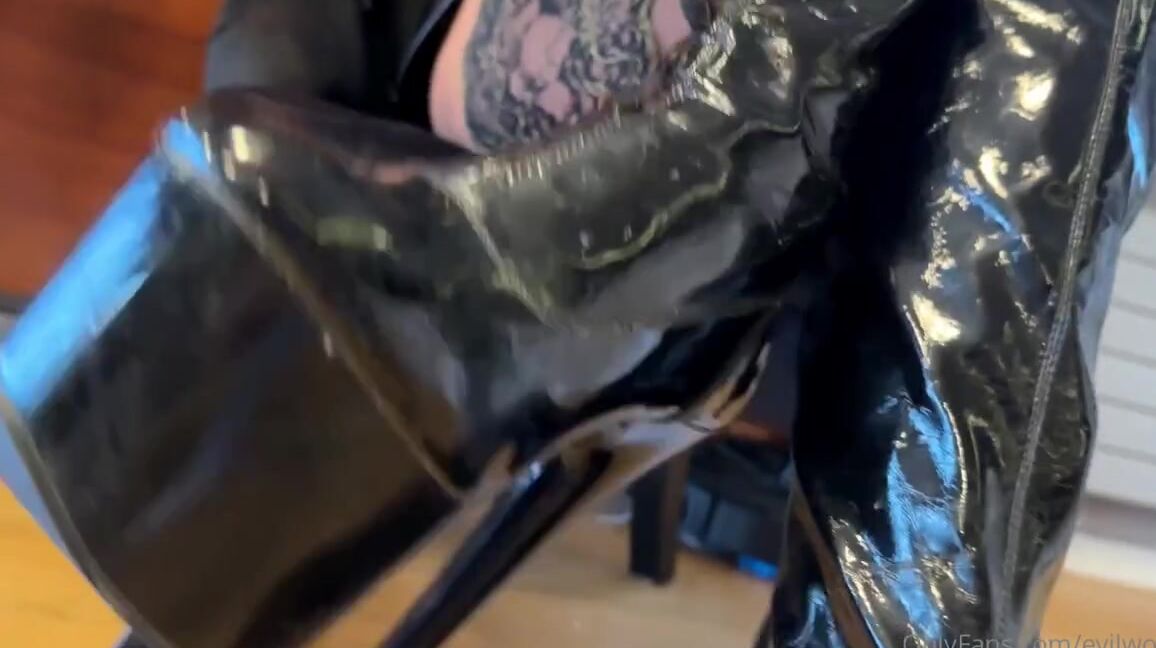 Evil Woman Aka Evilwoman Onlyfans Boots Worship Facesitting And Being On A Leash Povp