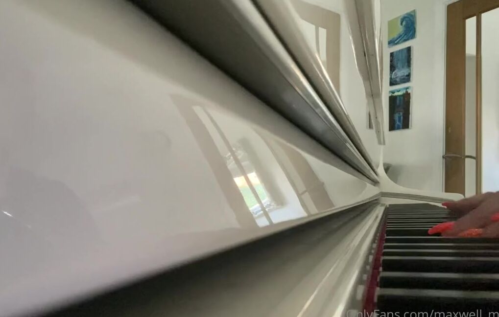 Misssuzannamax Onlyfans After An Incredibly Intense Full Day Playing With My Masochist Some Contemporary Piano Helps Me Floa