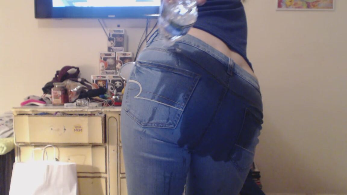 Sweetmelissa Jean Wetting With Water