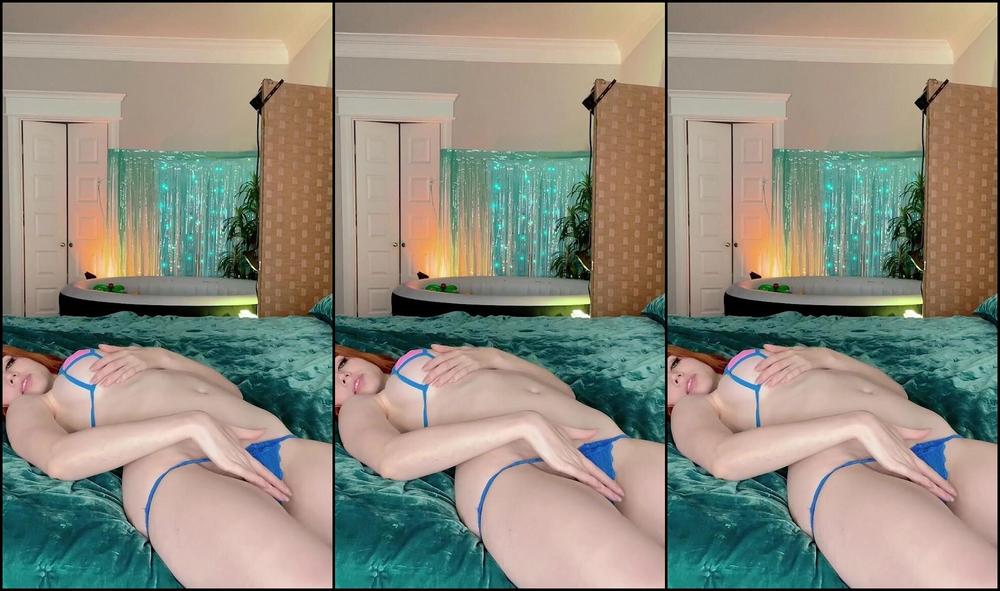 Amouranth You Definitely Want To Stay Subbed This Month Everyone Who S Been Here Longer Than One Mo