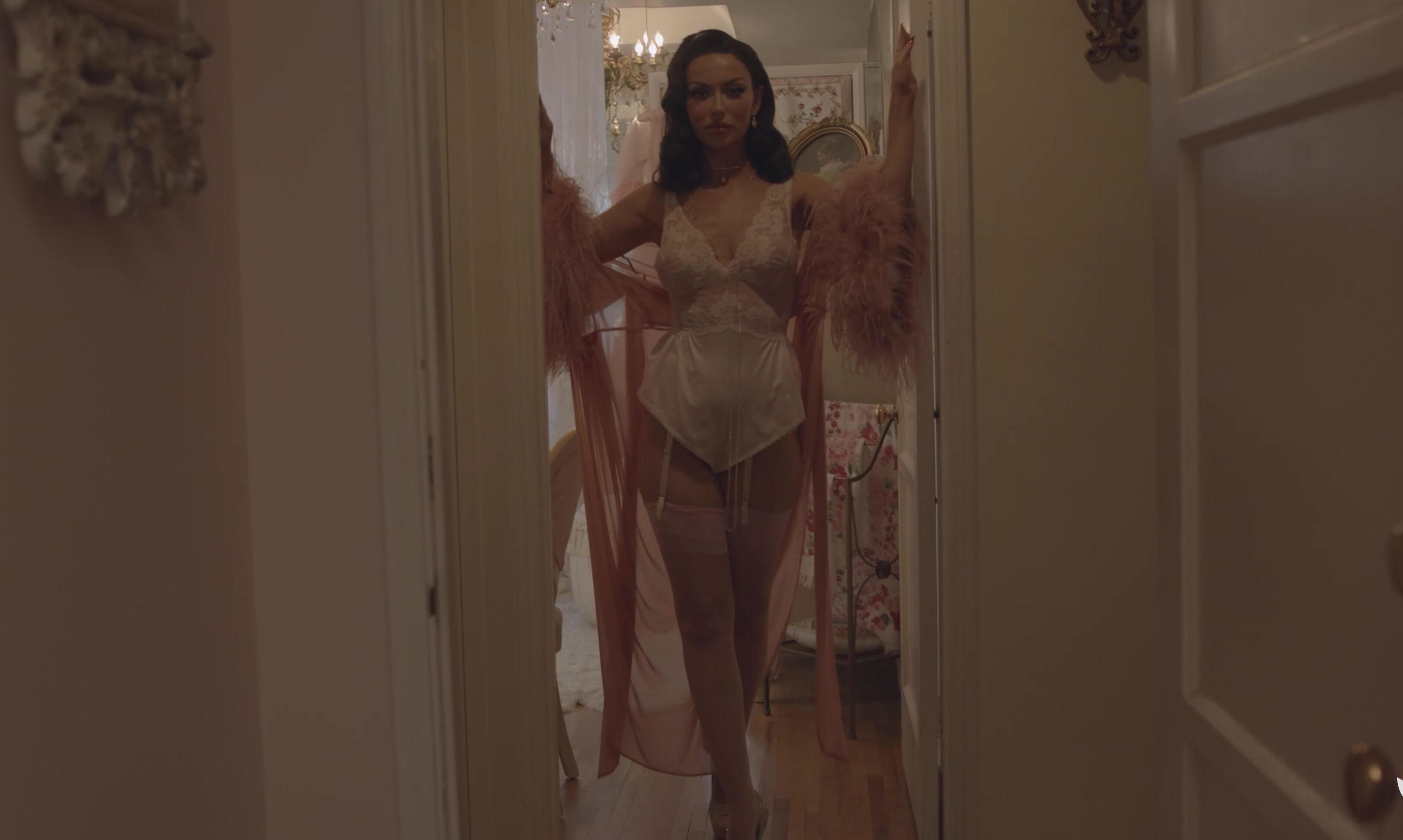 Solo, Posing 2022-10-12 Bryona Ashly - Tail Feather SiteRip