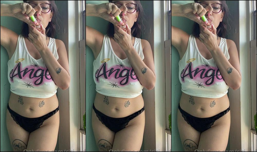 valentinejade-16-07-2020-538866277-come-420-wake-and-bake-with-me-and-watch-me-shake-my-ass-and-finger-myself