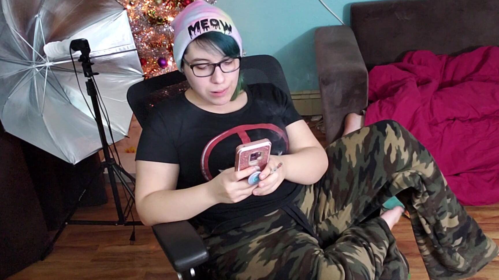 Lilkiwwimonster Ignoring You While Im Smoking