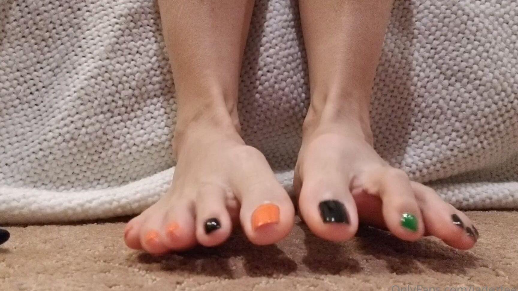 Jadezfeetplus 2263546936 11 02 2021 Mmmm I Just Got Up For The Morning And Found You Waiting On The Floor For