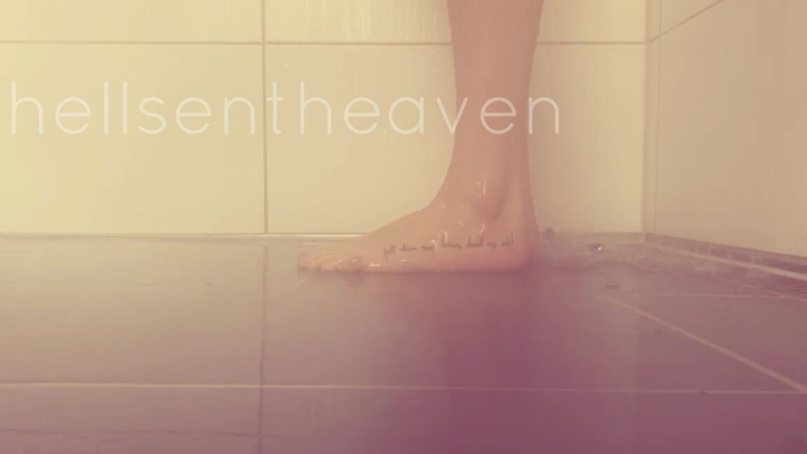 Goddess Nina Nicknamed Hellsentheaven Onlyfans 04 29 2022 Genie Meine Fe Beim Duschen Und Bedank Dich Fuknecht