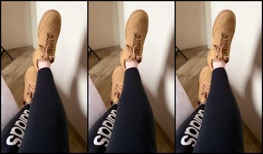 Queen Rainha Onlyfans After Todays Walk No Socksdepois Da Caminhada De Hoje Sem Meias