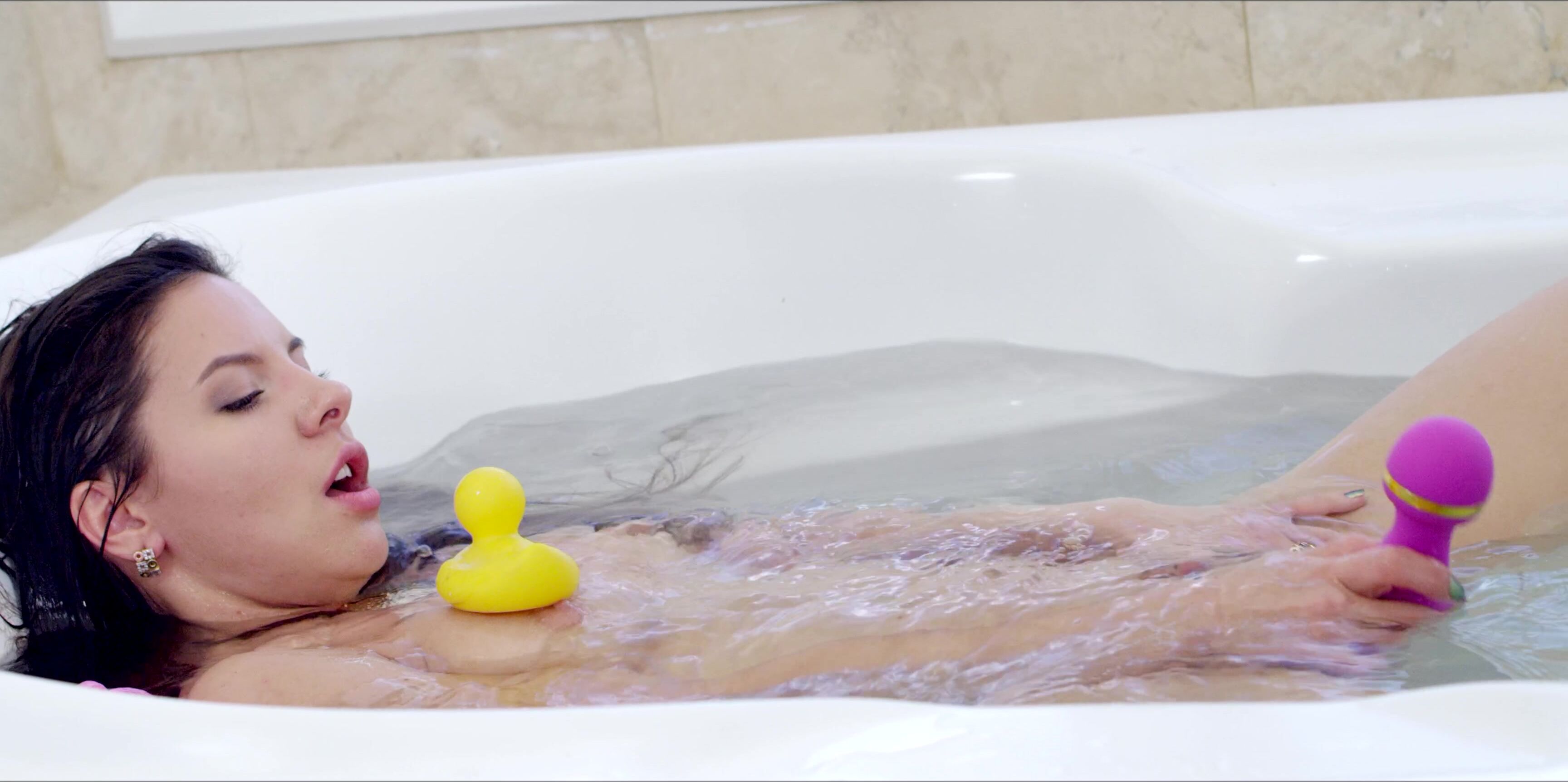 Milana Ricci Teen Masturbation In Bath With Toys