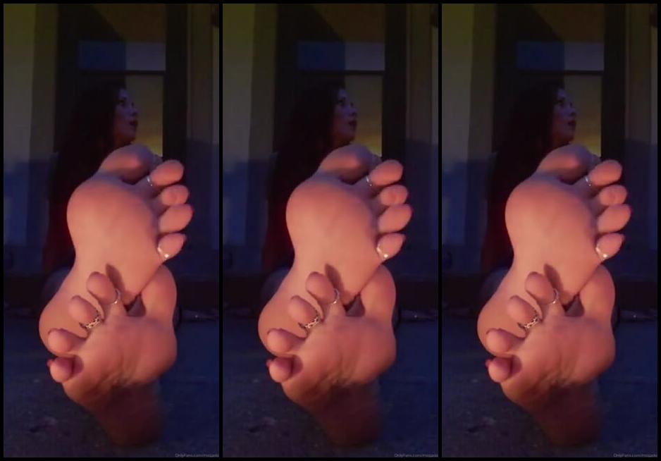 Mssjada Nicknamed Mssjada Onlyfans 5 Minutes Of Feet Outside By Candle Light I Am Thinking About Setting Up My Stripper Pole How