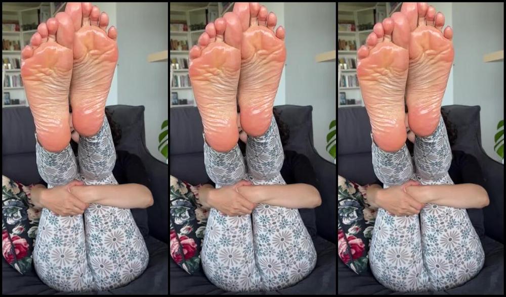 Cute Lily F33T Nicknamed Cute Lily F33T 05 31 2023 Onlyfans Video How Do You Like This Pose Ps 4Px7