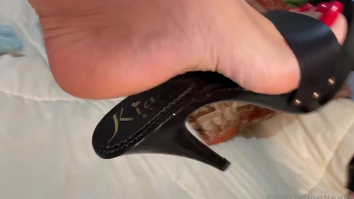 Tatianasnaughtytoes Nicknamed Tatianasnaughtytoes Onlyfans New 20201004 Red Pedicure Black Widow Mules On My Bed With My Kiara Shoes And Long Red Toenails