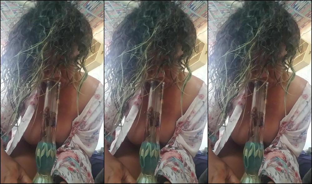 Beachbirdy Nakie Bong Rips