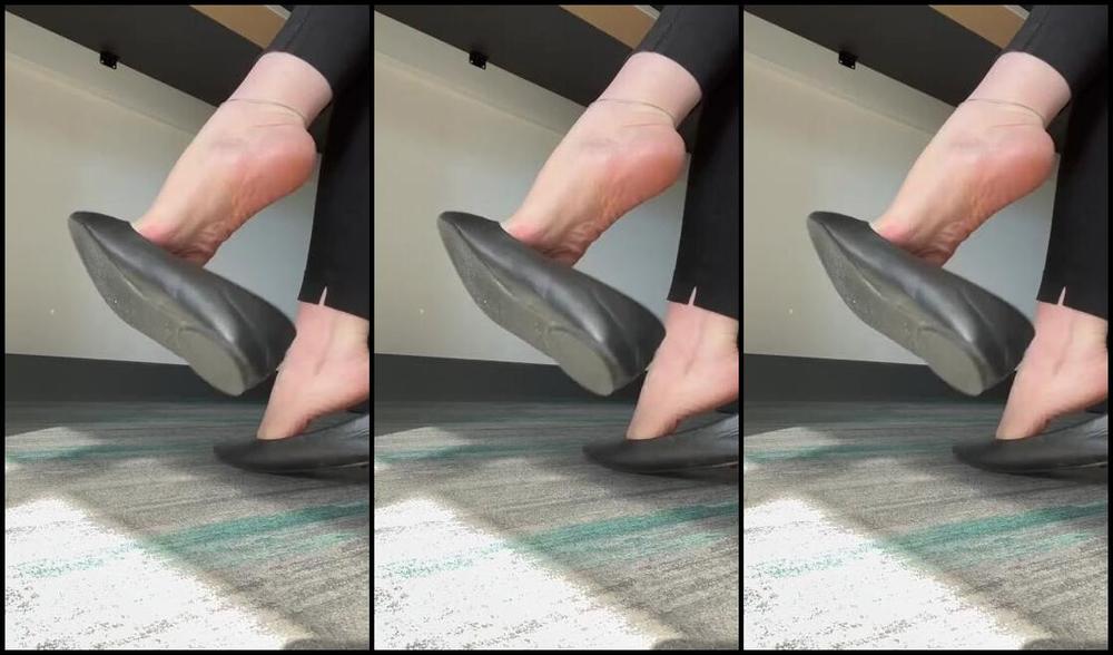 Jennysfeet Foot Fetish 02 29 2024 Onlyfans Video Wanna See How Sweaty My Feet Get After A Good Dangle In My Leather Flats