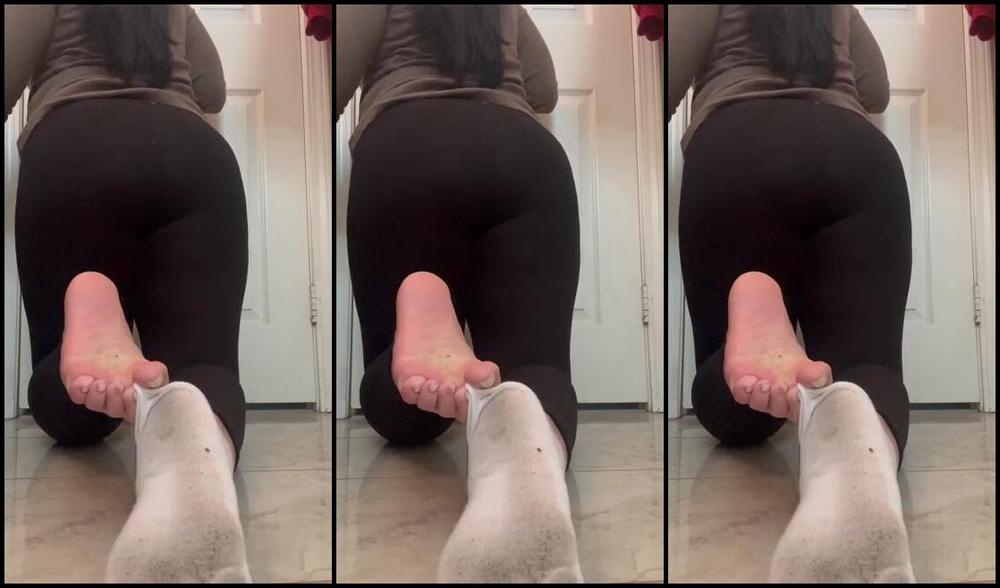 Goddess Ileene Nicknamed Ileene2003 Onlyfans Enjoy My Dirty Socks And Sweaty Soles A Bit Of Joi And A Countdown In The End My Soles Are Just