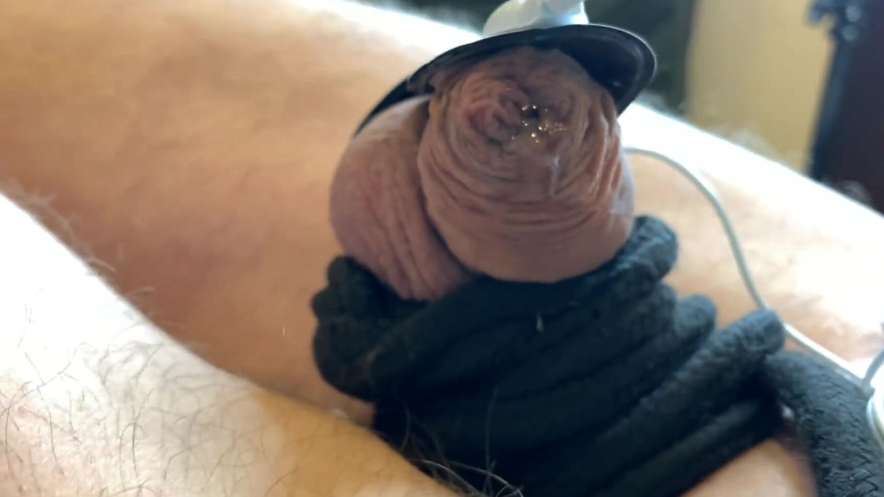 Dominatrix Nika Linking slave balls. Electricity for the male genitals Pornhub