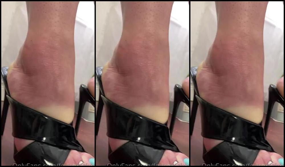 Caroline Aka Feetsiecakes Onlyfans Up Close And Personal With My Mules Could You Resist