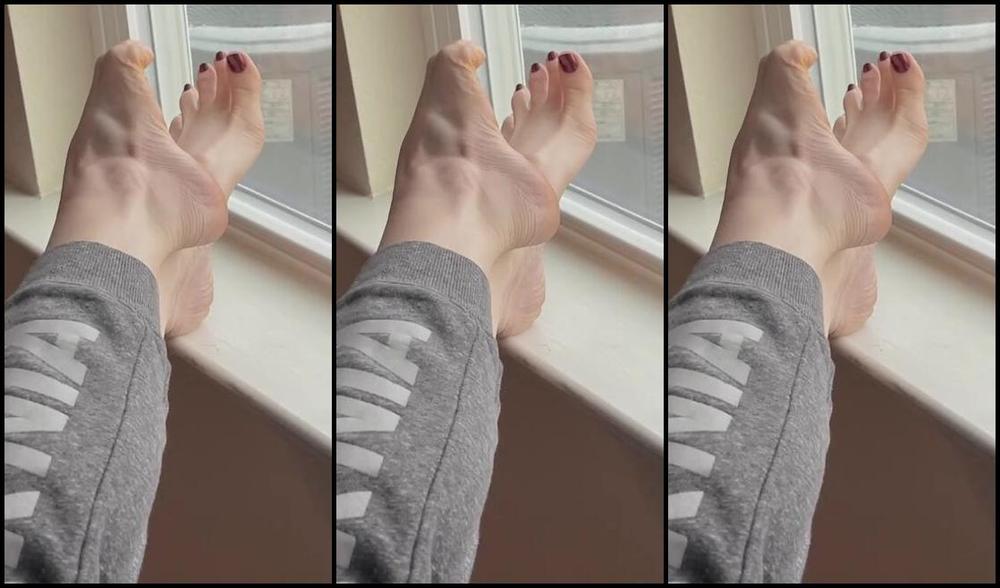 Waifu Jess Nicknamed Waifufeetmilkog Onlyfans After Some Yard Work I Was A Bit Dirty 7