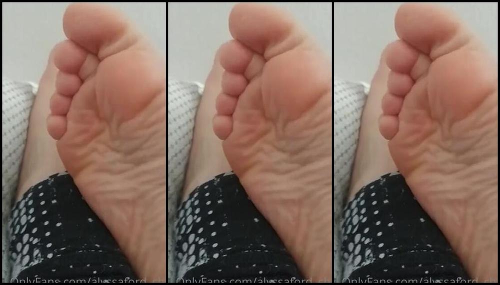 Alyssa Ford Nicknamed Alyssaford Chill Onlyfans I Just Finished Doing My Pedi And I Wanted To Show You How Pretty My Skin