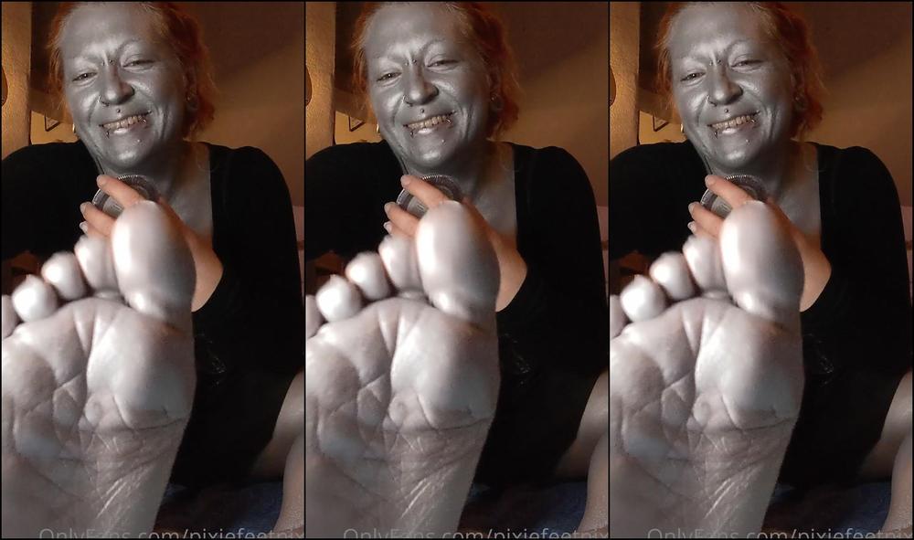 Pixiefeetnixx I M Painting Myself Silver For My Alien Cosplay It Tickles Hehehe