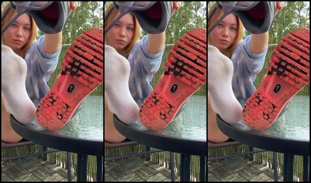 Goddess Aven Aka Aventurinex Onlyfans I Just Had A Good Run And My Feet Are Suuuper Sweaty They Need A Good Cleaning So Get To Workp