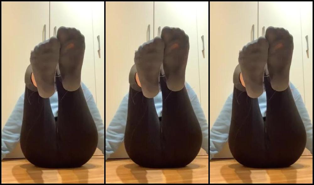 Miss Emma Rose Nicknamed Emmaemmarose Onlyfans Wouldn T You Love Place Your Head Mezhde Moi Feet Special After A Day At Work U69