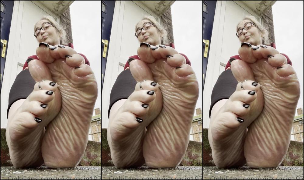 Missrosie Oily Black Pedi