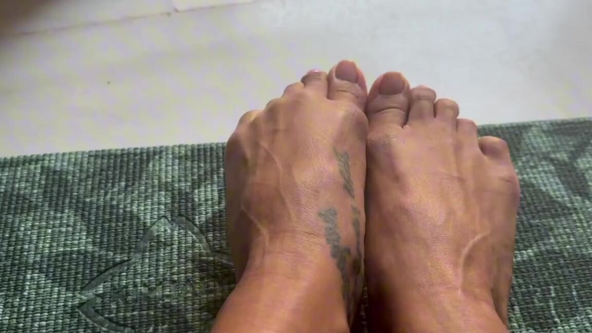 Goddess Emma Nicknamed Emsprettytoes Onlyfans Veiny Feet Closeup This Was A Request And I Realized The Last Veiny Feet Video S7
