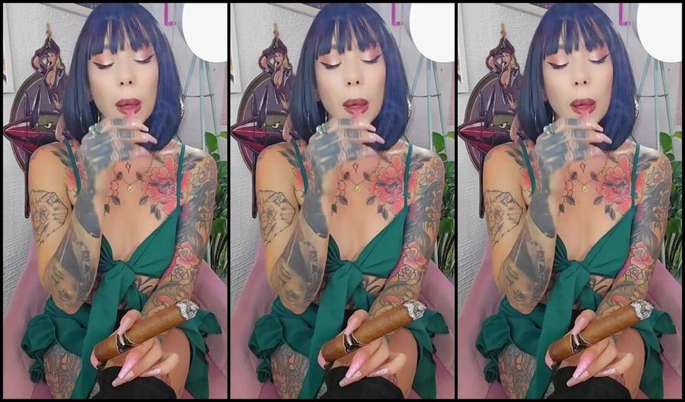 Queen Kinkerbell Nicknamed Kinkerbell23 Onlyfans 12 Minutes With Kinks Enjoying A Chilled Moment With My Cigar Before My Crazy Night Out 3C