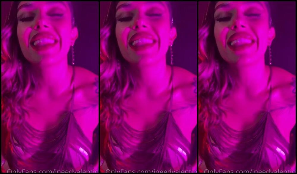 Valentina Fox Nicknamed Ineedvalentina Onlyfans Look Into My Eyes And Listen You T Can T Help But Obey Y
