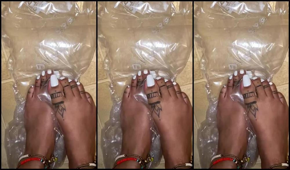 Zafeetllc Onlyfans I Love To Pop Things With My Feet Loll