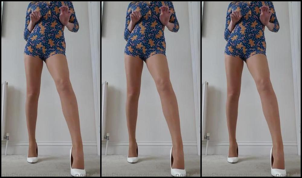 The Legs Next Door Nicknamed The Legs Next Door Onlyfans Well Boys If You Enjoy A Wiggle And Tan Soles This One Is Right Up Your Street I Think