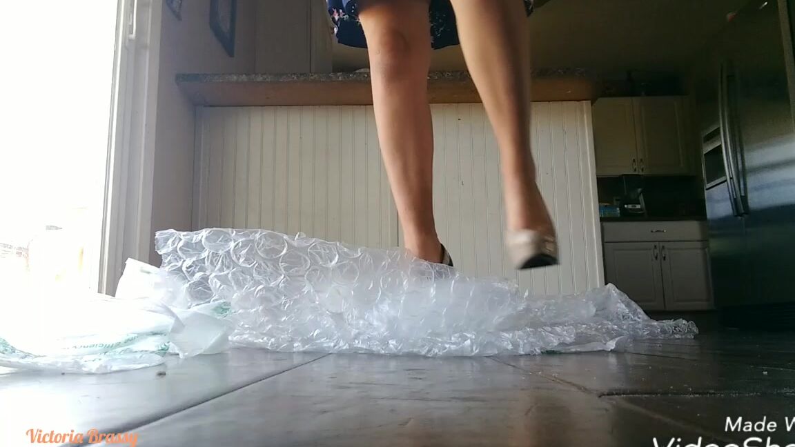 Victoria Brassy Popping Bubble In High Heels