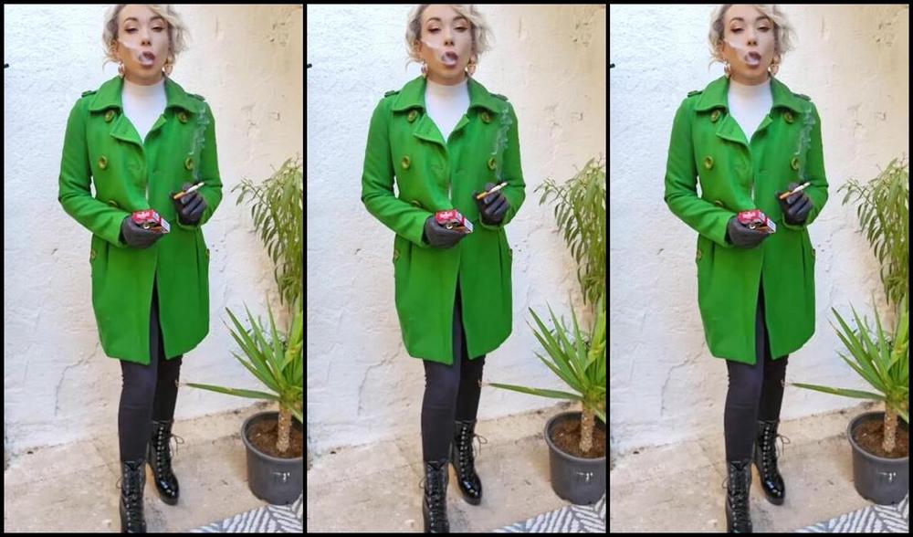 Queen Kinkerbell Nicknamed Kinkerbell23 Onlyfans What Do You All Think To My New Green Coat I Thought Id Treat Myself