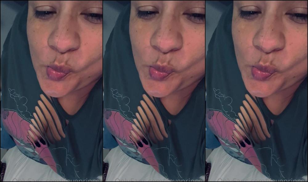 Iloveprincesa 2383609737 03 05 2022 Chillen On A Saturday Afternoon With A Candle Burning And A Vanilla Latte