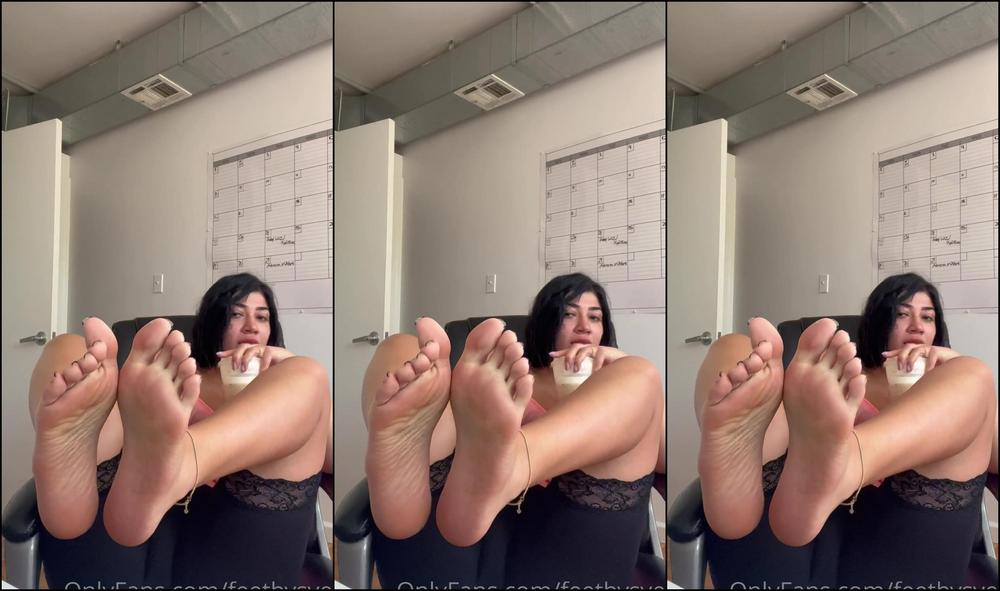 Feetbysvett Press Play