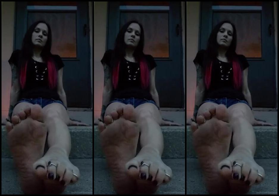 Mssjada Nicknamed Mssjada Onlyfans Dirty Feet Video Under The Moon And A Bit Of Candle Lit Feet 5 Minutes J