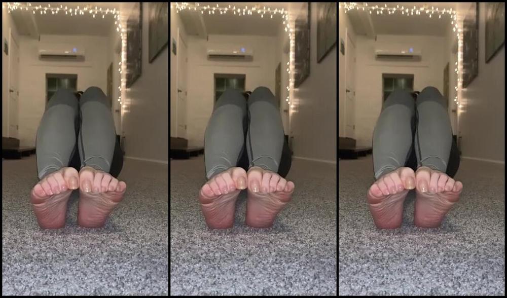 Vixenarches Onlyfans Stare At My Soles As I Stretch And Work Out A Little