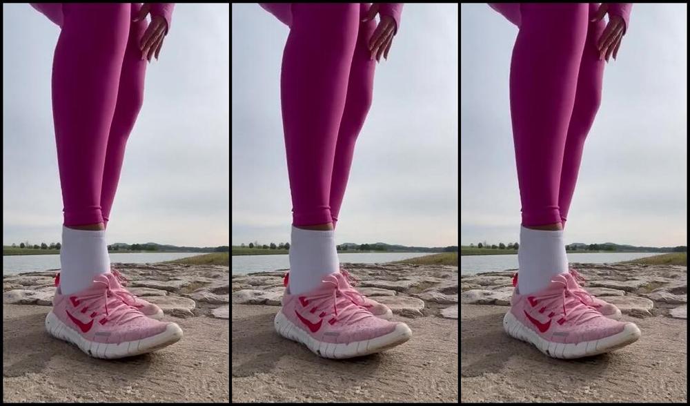 Mrs Larry Onlyfans Du Siehst Richtig Ich Habe Eine Nylon Strumpfhose Unter Der Nike Pro Beim Joggen Getragen Yo 1