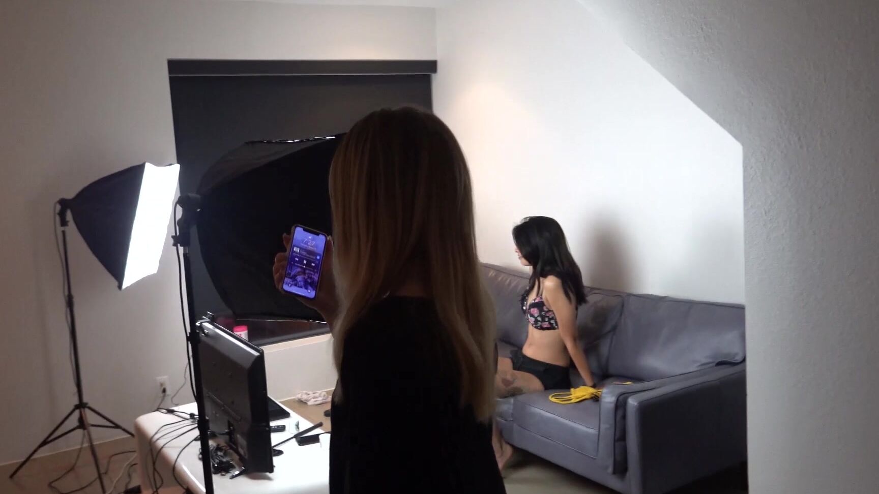 canbebought-04-01-2020-117996110-behind-the-scenes-of-our-first-show-in-2020-and-violet-s-second-cam-show-ever-we-hope-you