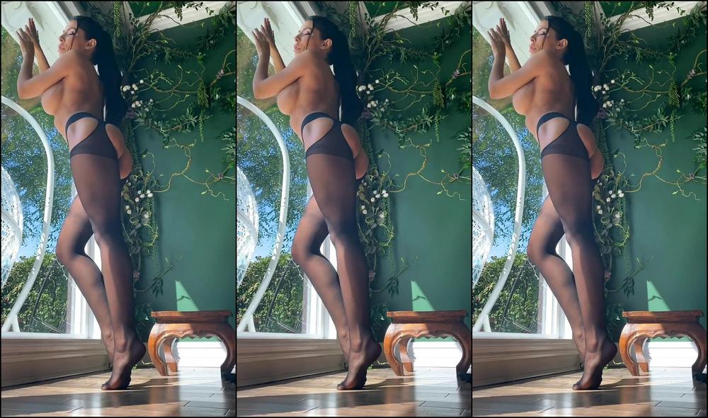 Madison Ivy Do You Love Long Legs Tight Stockings And Lacy White