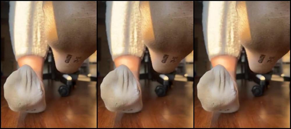 Yourdiamondvip Onlyfans Oggi Giornata Di Pulizie Mi Sono Pure Sporcata I Calzini E I Miei Piedi Sono Esausti Avrebbe 10