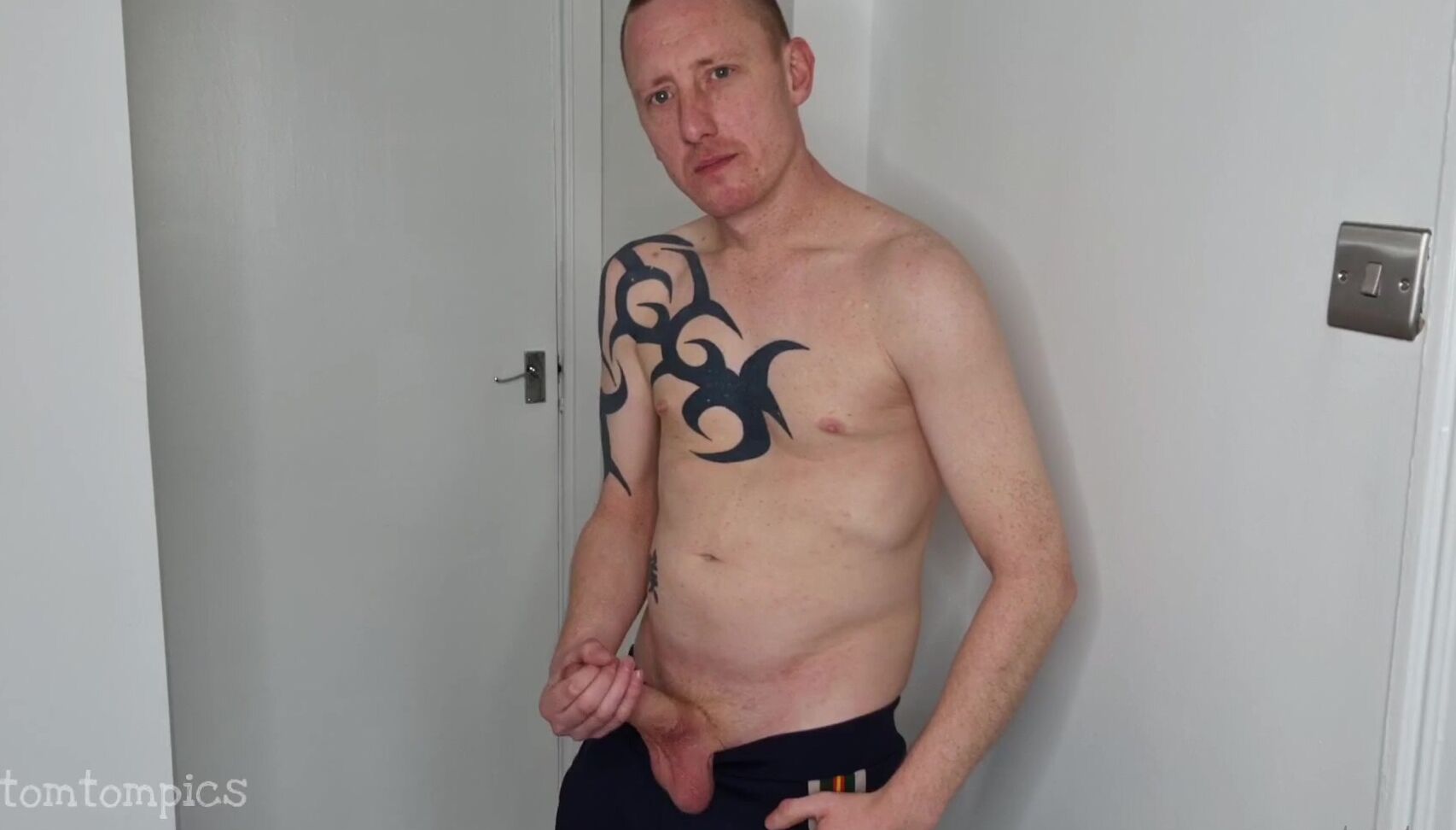 Tomtompics Solo Wank And Cum In My Trackies And Nike Tns I Strip Off And Play With My Dick Get