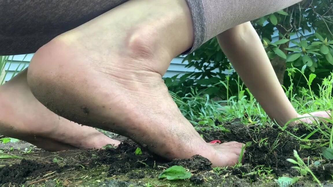 Thefallenbabepremium Onlyfans Gardening For Pleasure For The First Time In My Life I Am Going Thru Changesp