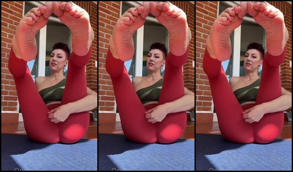 Solesmad Fetish Queen Aka Solesmadvip Onlyfans Yoga And Joi With Your Goddess