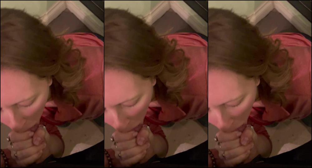 Blondbooty 3592656886 12 15 2024 I Love Karaoke Night