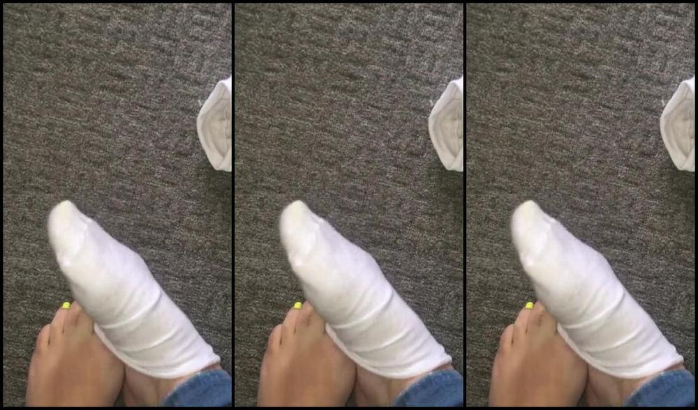 Footsiegalore Onlyfans Only Fans Exclusive Neon Yellow Nails In A Sexy Sock Removal Video After A Busy Day On My Feet