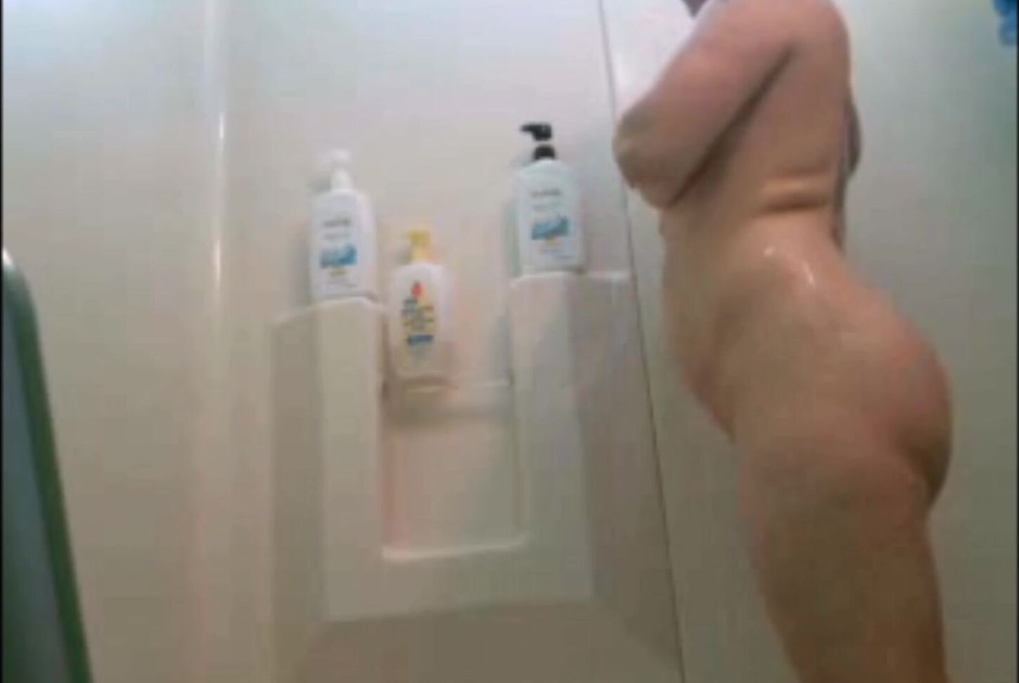 Appleroe Mom In The Shower