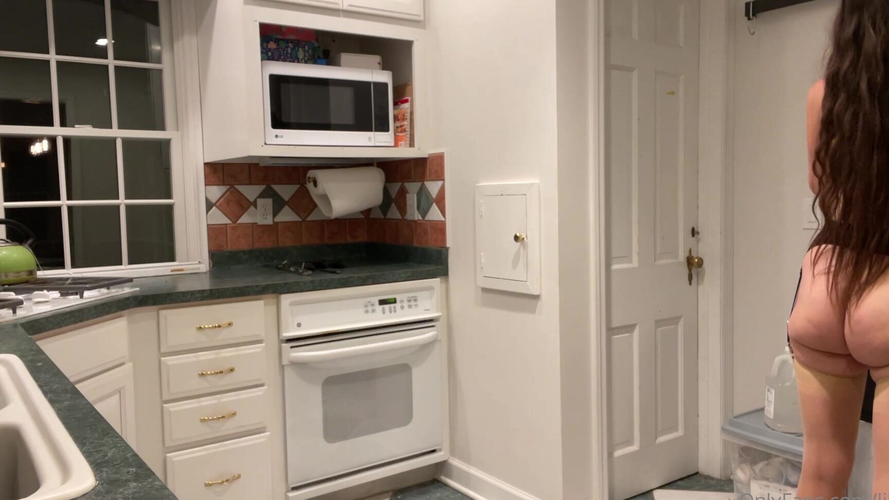 lillyvig-23-09-2021-2228757716-20-minute-video-of-me-in-the-kitchen-in-lingerie-just-blabbing-away-tip-if-you-want-to-se