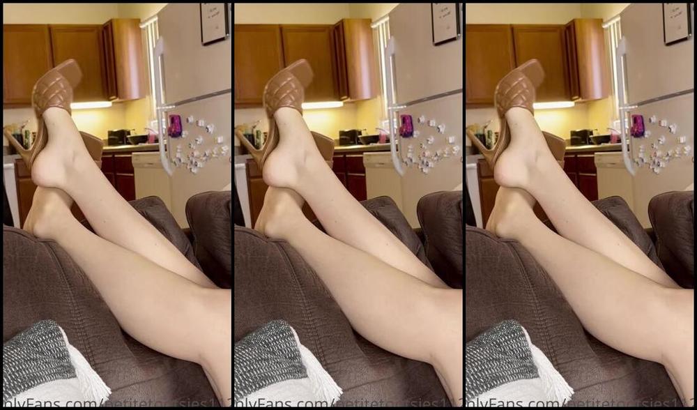 Petite Feet Penelope Aka Penelopestootsies739 Onlyfans The Ultimate Shoe Dangle