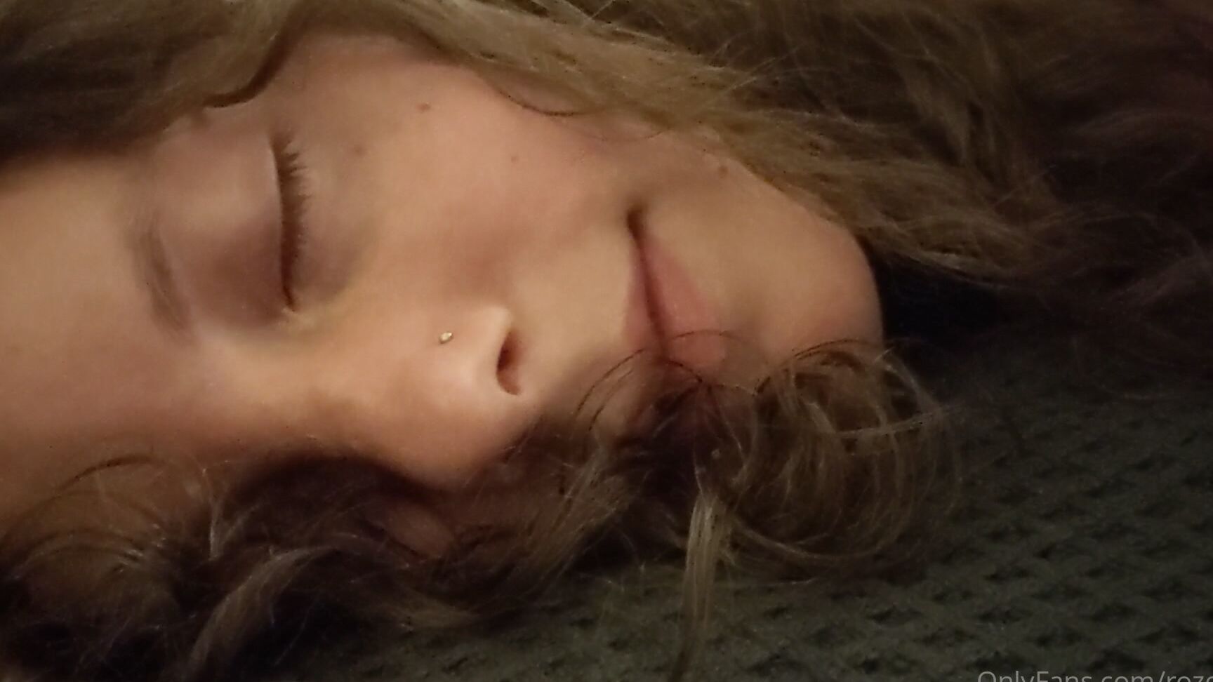 rozehips-22-12-2020-1500125425-guess-what-i-m-doing-watch-the-end-for-the-reveal