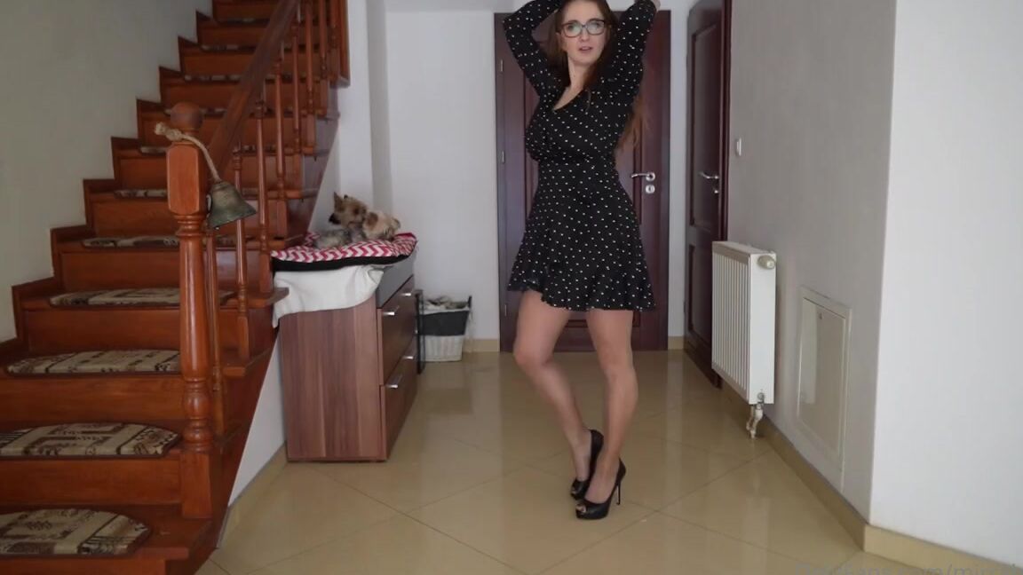 Mirrabellka Onlyfans I Forgot To Cut Off The Tags Of The New Dress Funnier Version Of Me Zapomniaam Urwa Metki Caa